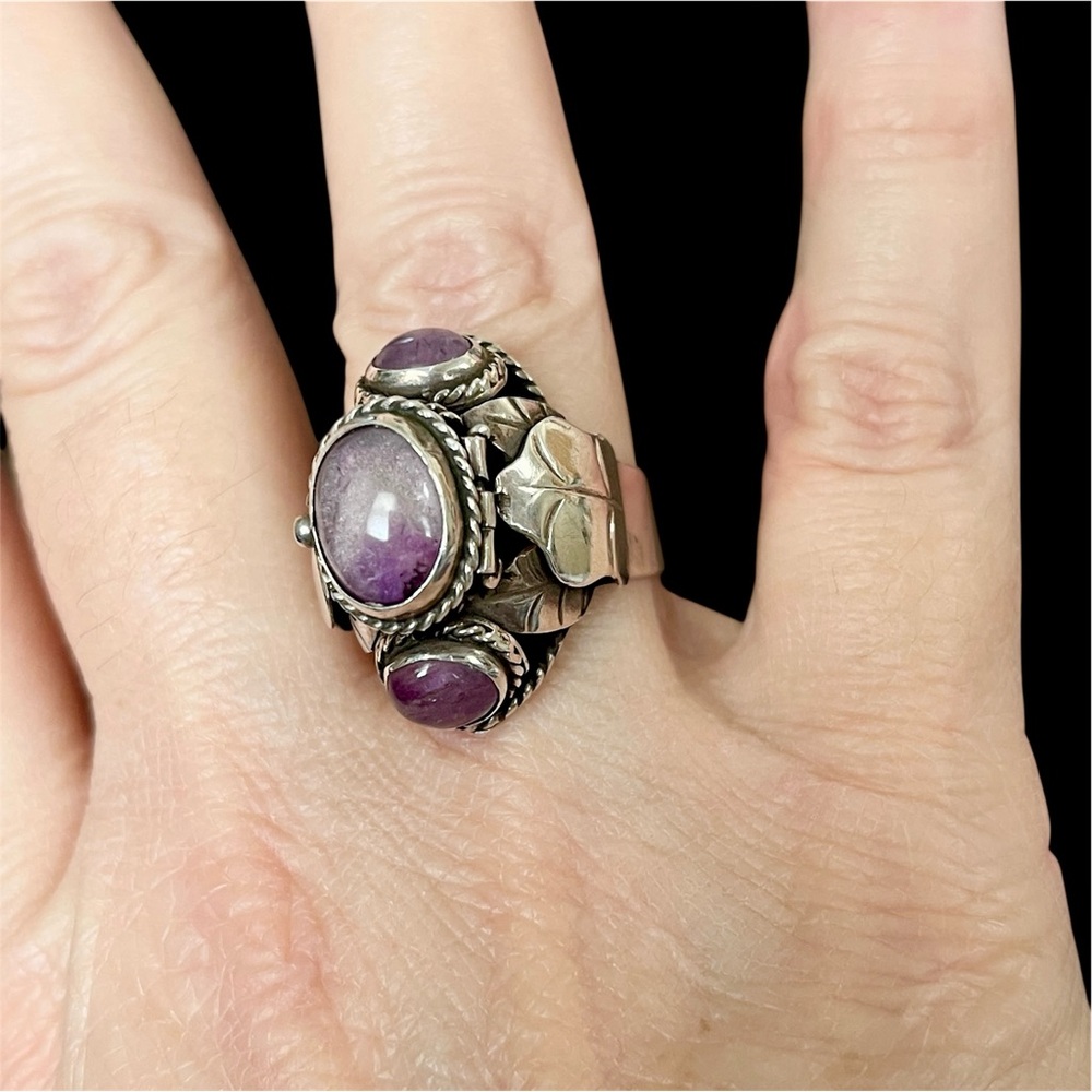 Vintage Taxco Mexico Sterling Silver and Amethyst adjustable poison ring